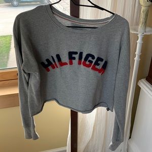 Cropped tommy hilfiger grey spell out logo crew neck sweatshirt